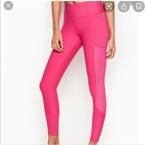 Victoria’s Secret total knockout leggings